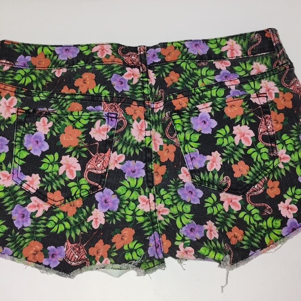 Lovesick Skeleton Flamingo Floral Shorts SummerJungle Women's Size 11 Hot Topic - Picture 4 of 8